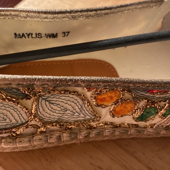 Patricia women shoe . Size 7 Multi Color Brand New with box - Picture 5 of 8